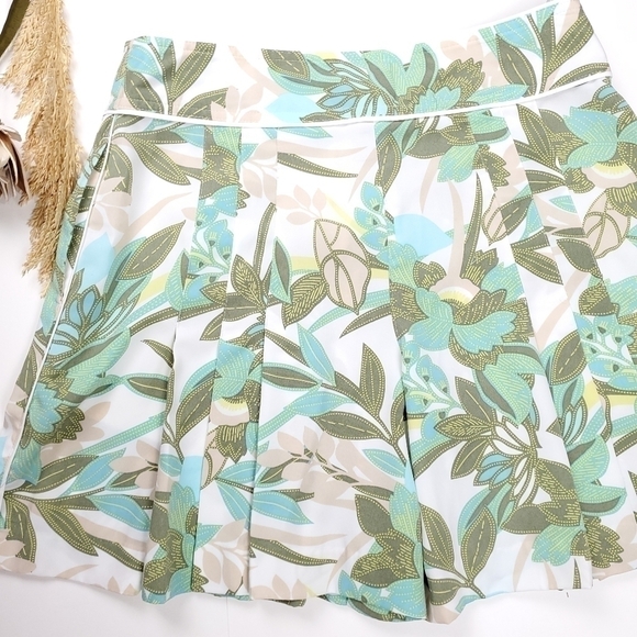 New IZOD Cool XFG Pleated Green Leaf Short Pants Sz 4 - Picture 4 of 16